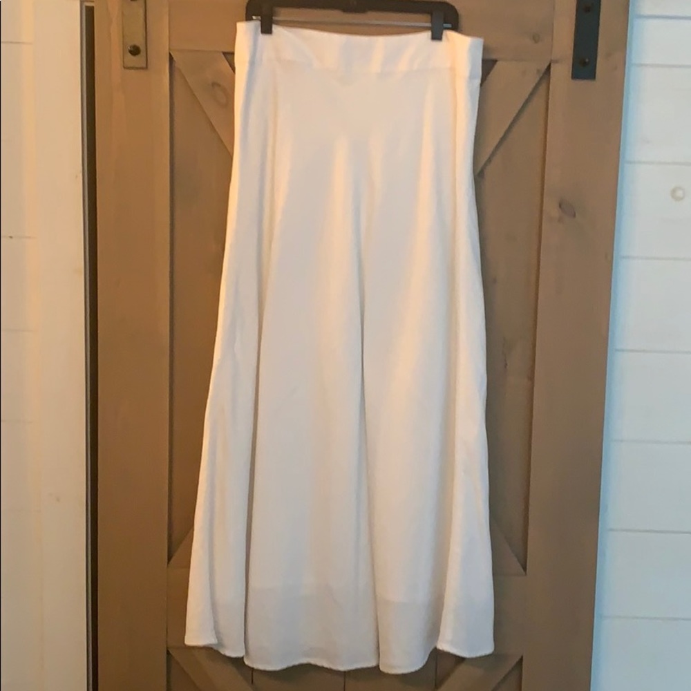 White linen Banana Republic skirt